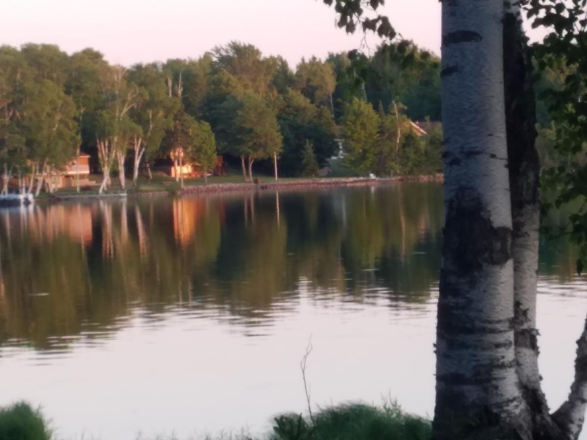 Historic Birch Lodge And Motel Trout Lake Esterno foto